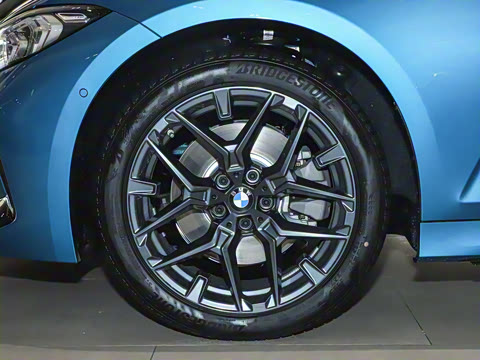 2025�� 330Li M�˶���ҹ��װ