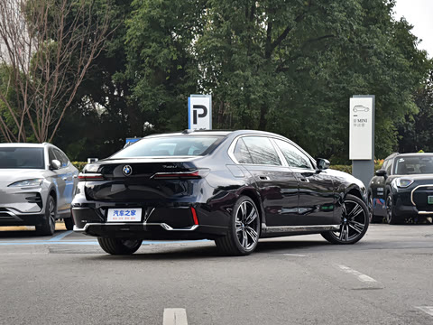2026�� 740Li ������ M�˶���װ