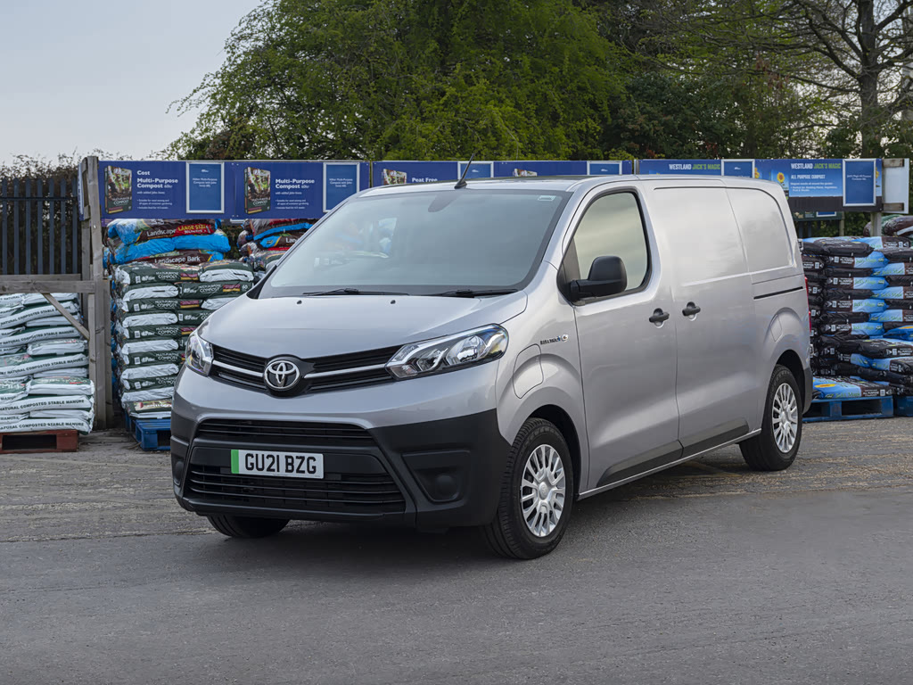 Toyota ProAce II Рестайлинг, Минивэн Verso L1: фото поколения
