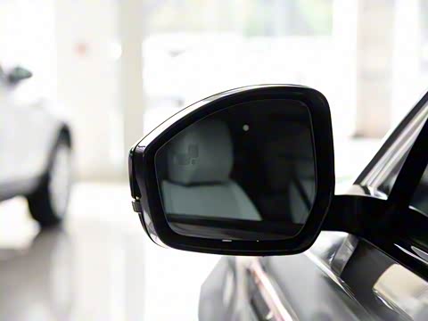 2017�� P380 R-DYNAMIC SE