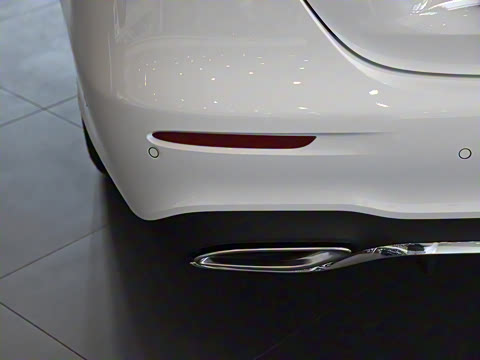 2021�� �Ŀ� E 260 L �˶���