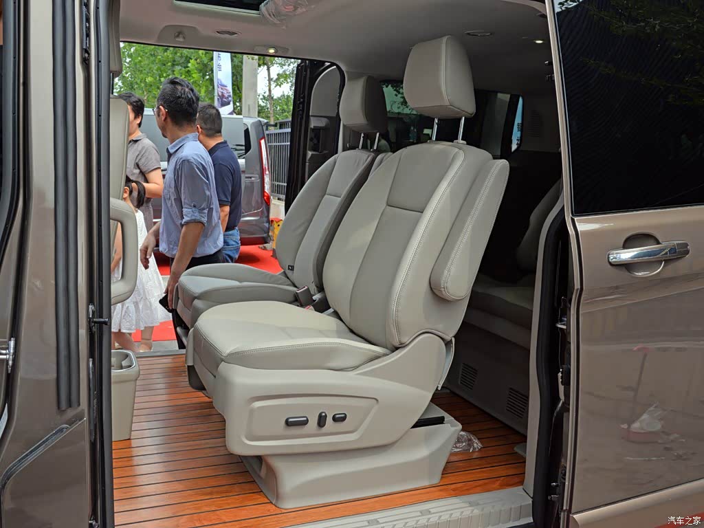 2017款20t自动商务舱版