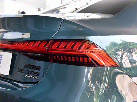 2022�� 55 TFSI quattro S-line edition one���а�