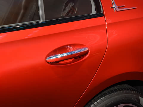 2022�� C 260 L �ҹ�˶���