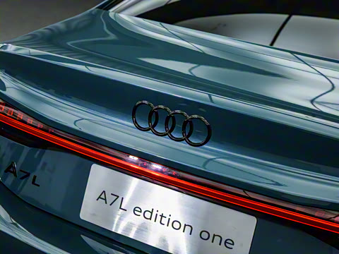 2022�� 55 TFSI quattro S-line edition one���а�