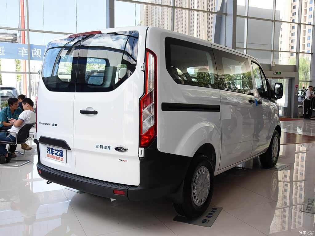 汽车图片 福特 全顺 2017款 2.0t柴油多功能商用车短轴低顶国v