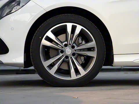 2015�� �Ŀ� E 260 L �˶�ʱ����