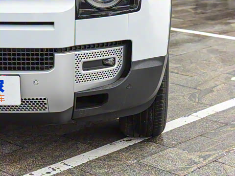 2022�� 110 P400e