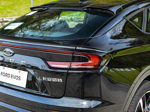 2022�� EcoBoost 245 ST-Line