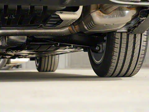 2021�� �Ŀ� E 300 L �˶������