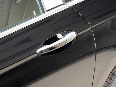 2021�� �Ŀ� E 300 L �˶������