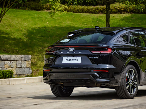 2022�� EcoBoost 245 ST-Line