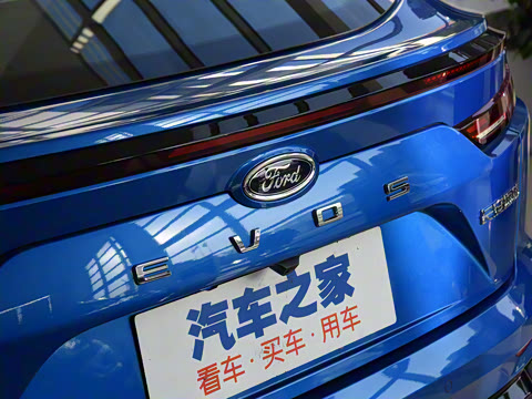 2022�� EcoBoost 245 ST-Line