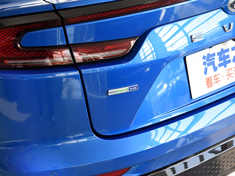 2022�� EcoBoost 245 ST-Line