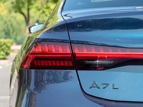 2022�� 55 TFSI quattro S-line ��Զ���׺���װ