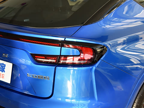 2022�� EcoBoost 245 ST-Line