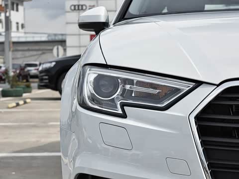 2018�� 30�������� Limousine 35 TFSI ��ȡ��