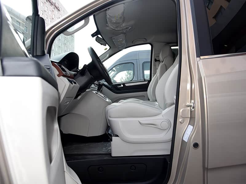 上汽大通 上汽大通g10 2014款 2.0t 自动豪华版